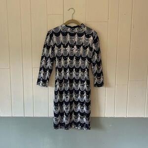 Chic Black and White Sequin Wave Dress